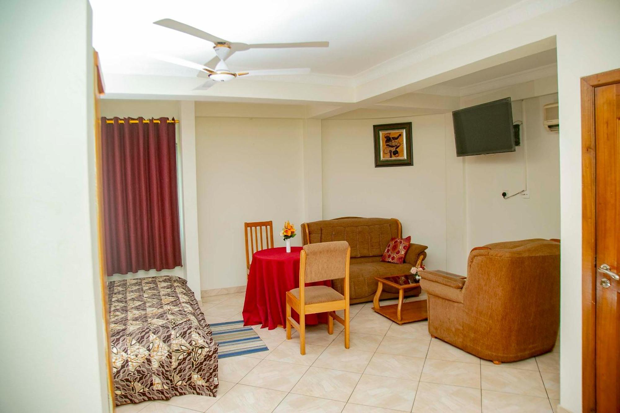 Brookvale Hotel Weija Екстериор снимка