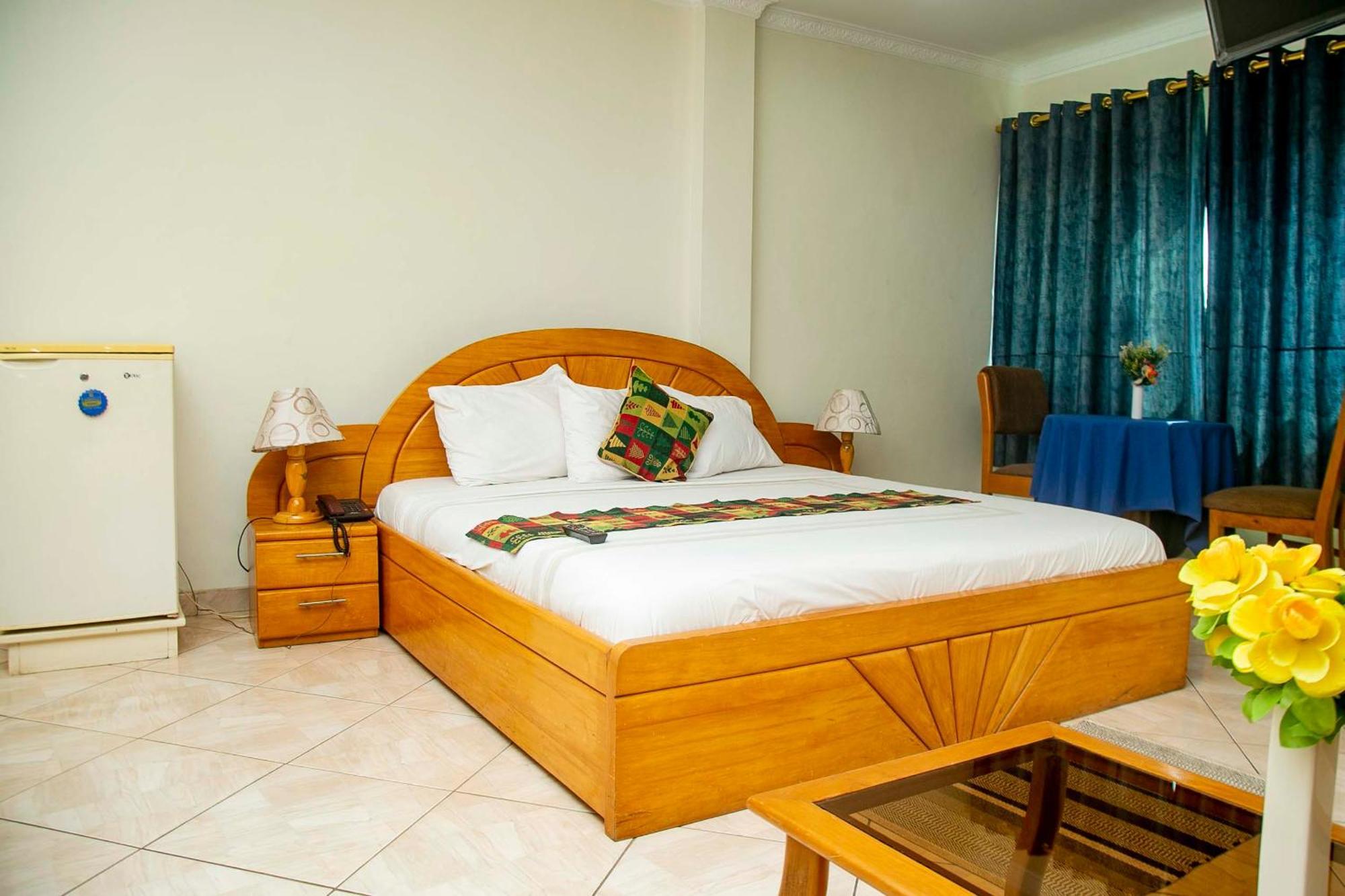 Brookvale Hotel Weija Екстериор снимка