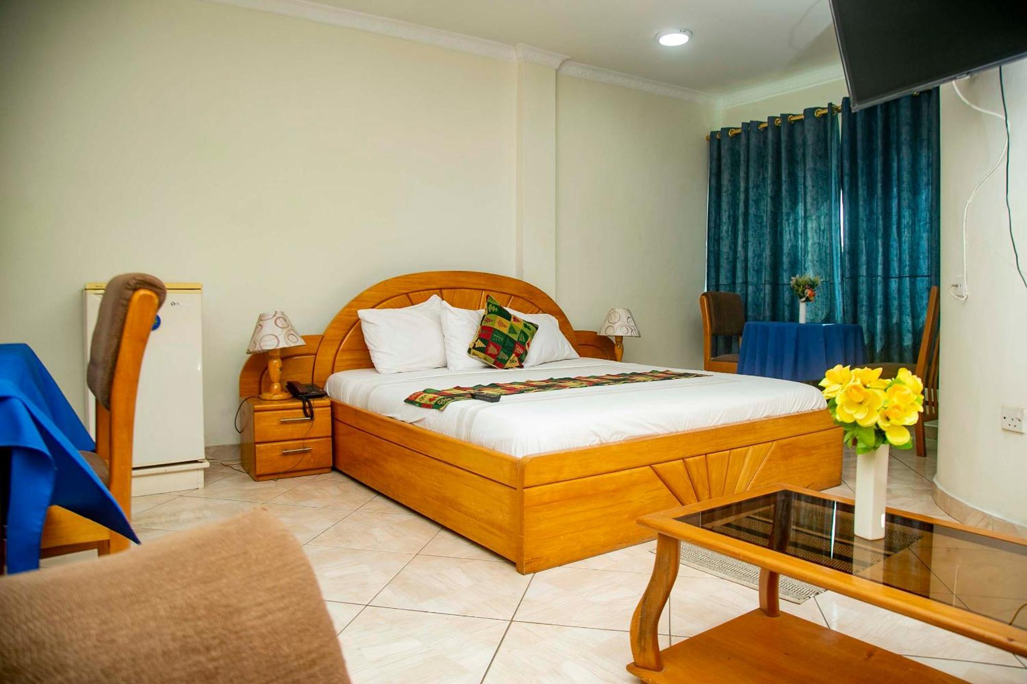 Brookvale Hotel Weija Екстериор снимка