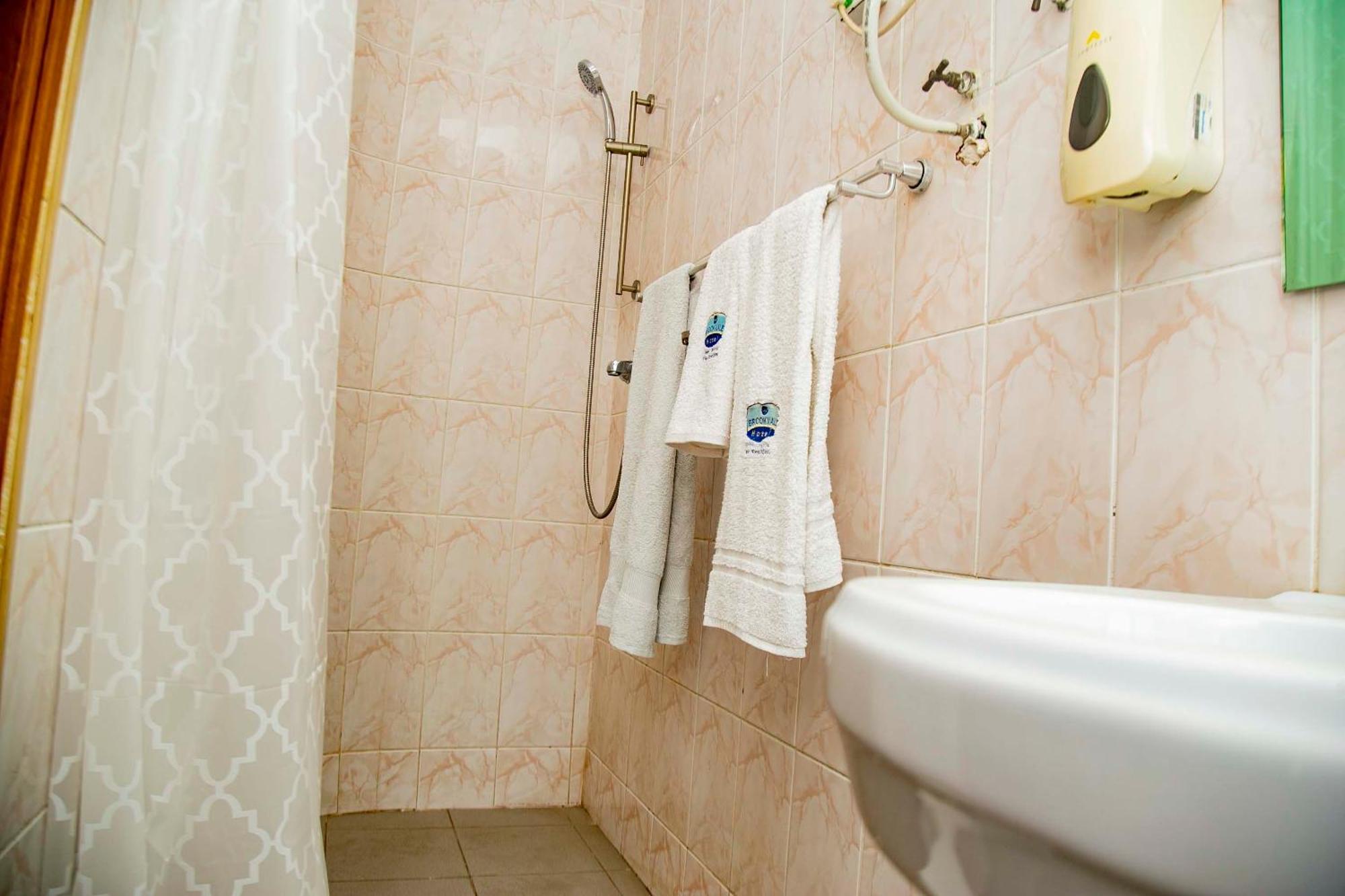 Brookvale Hotel Weija Екстериор снимка