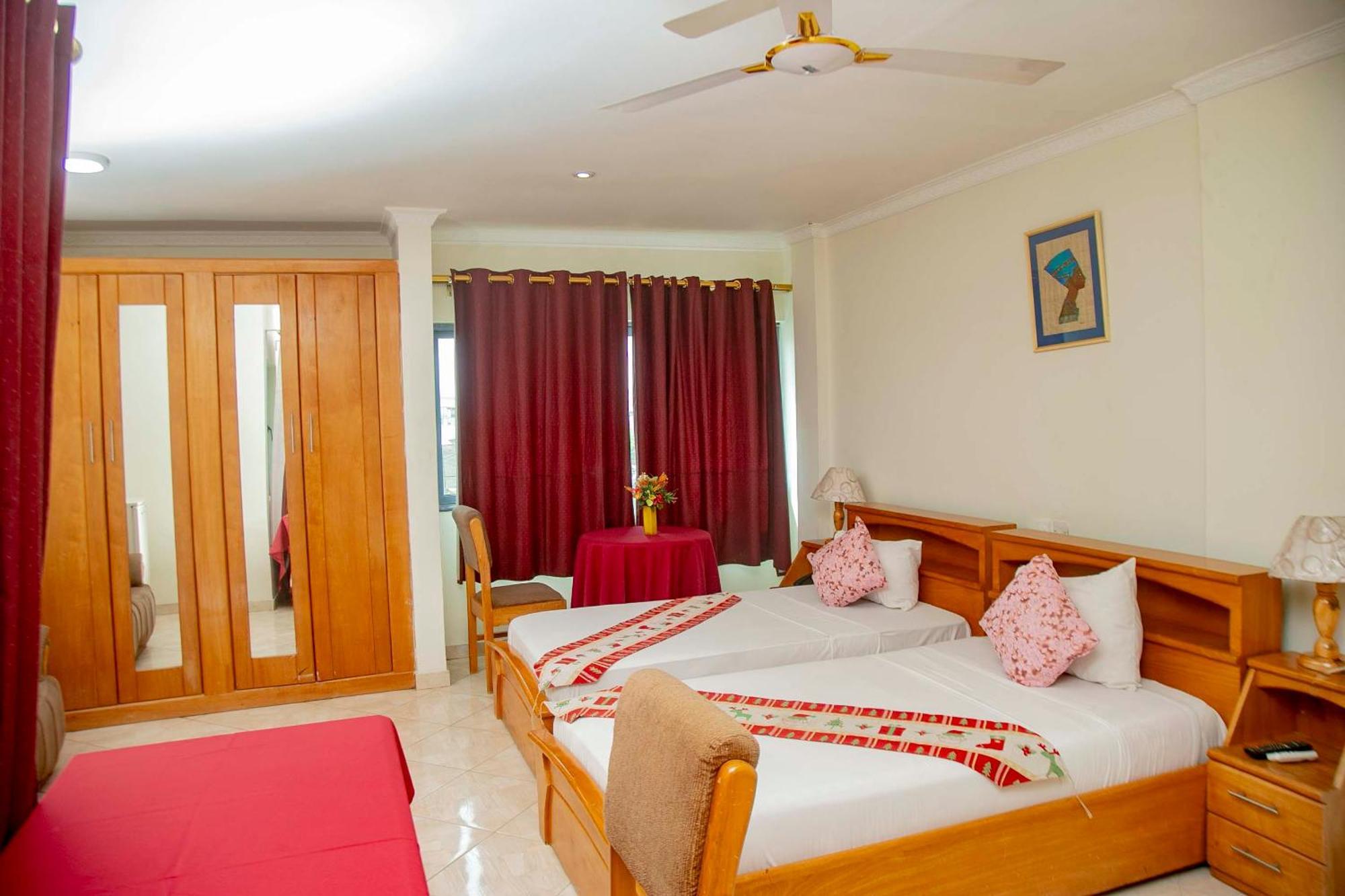 Brookvale Hotel Weija Екстериор снимка