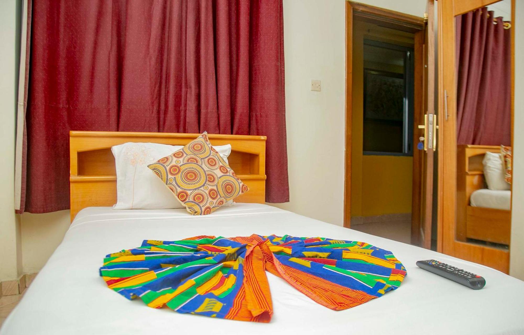 Brookvale Hotel Weija Екстериор снимка
