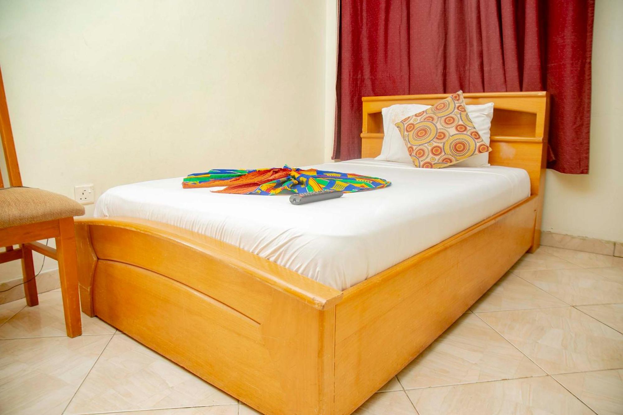 Brookvale Hotel Weija Екстериор снимка