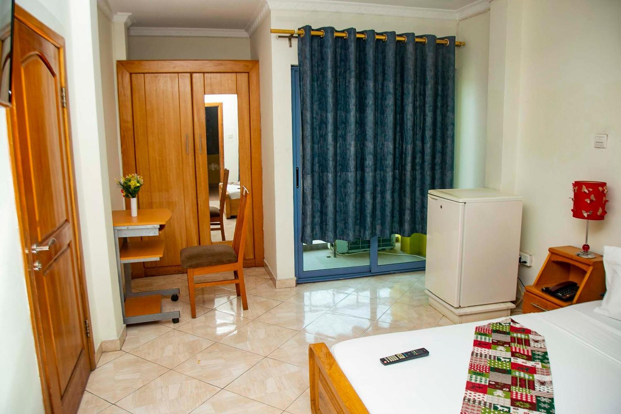 Brookvale Hotel Weija Екстериор снимка