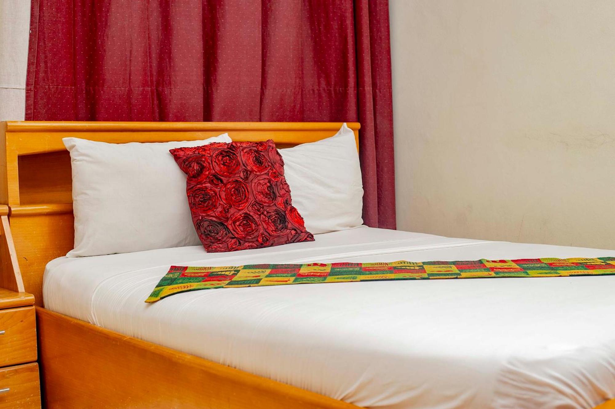 Brookvale Hotel Weija Екстериор снимка