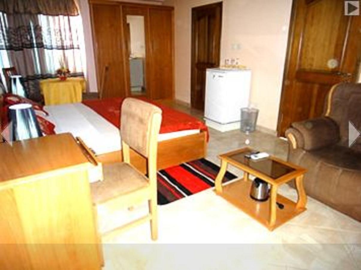 Brookvale Hotel Weija Екстериор снимка