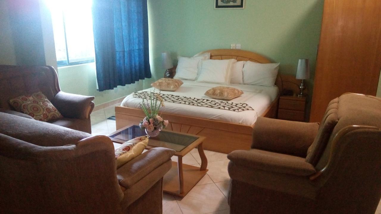 Brookvale Hotel Weija Екстериор снимка
