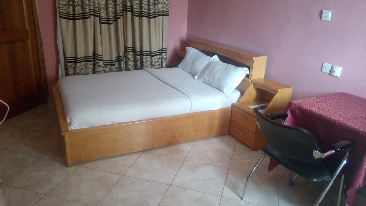 Brookvale Hotel Weija Екстериор снимка